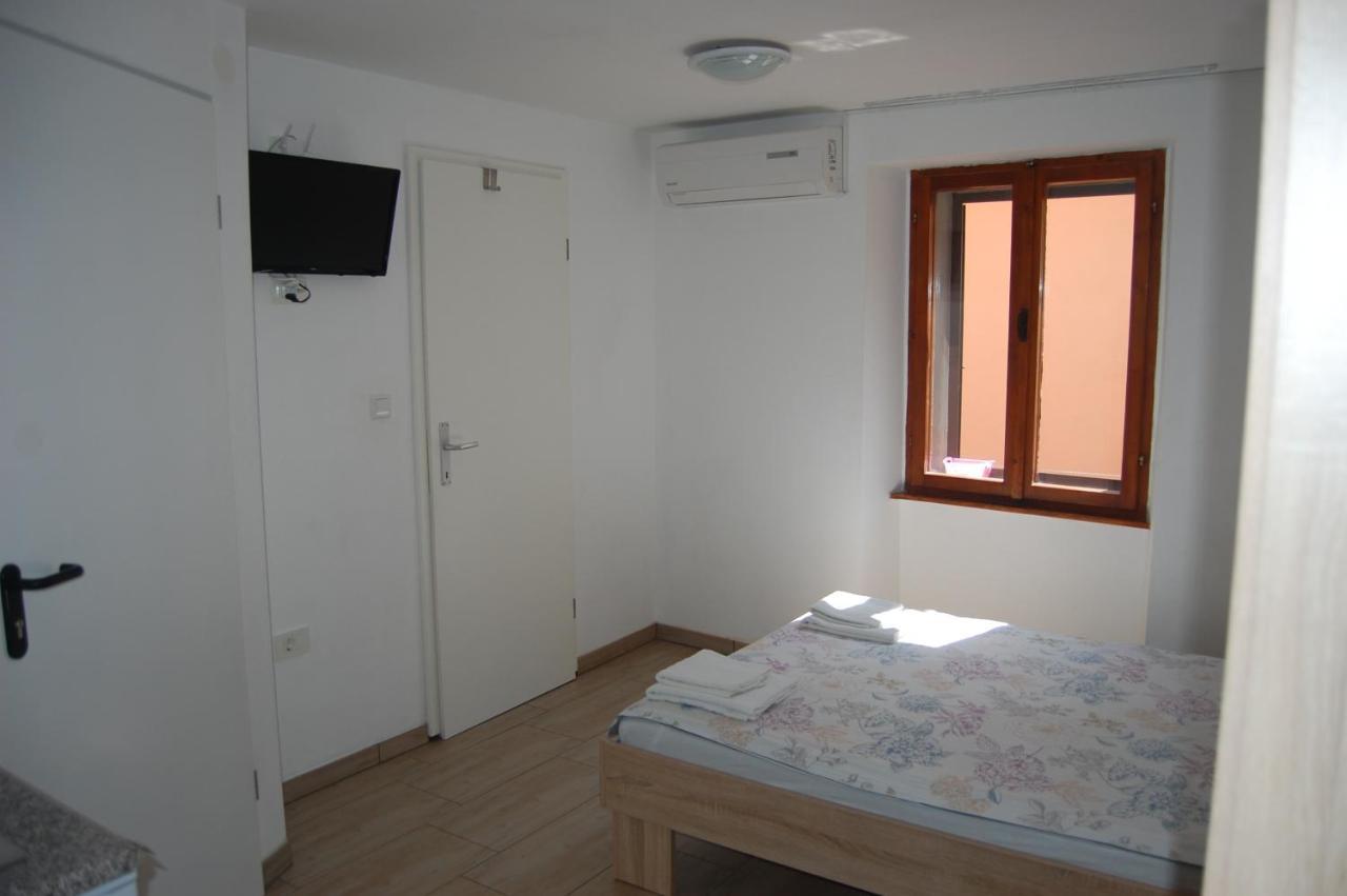 Apartments Dana Izola Esterno foto